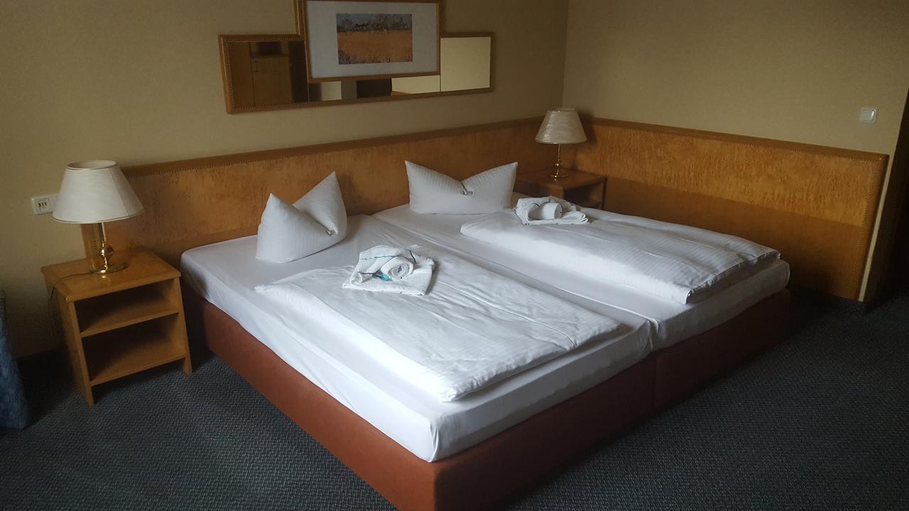 Hotel Ziegenkrug Schweriner Tor Pampow エクステリア 写真