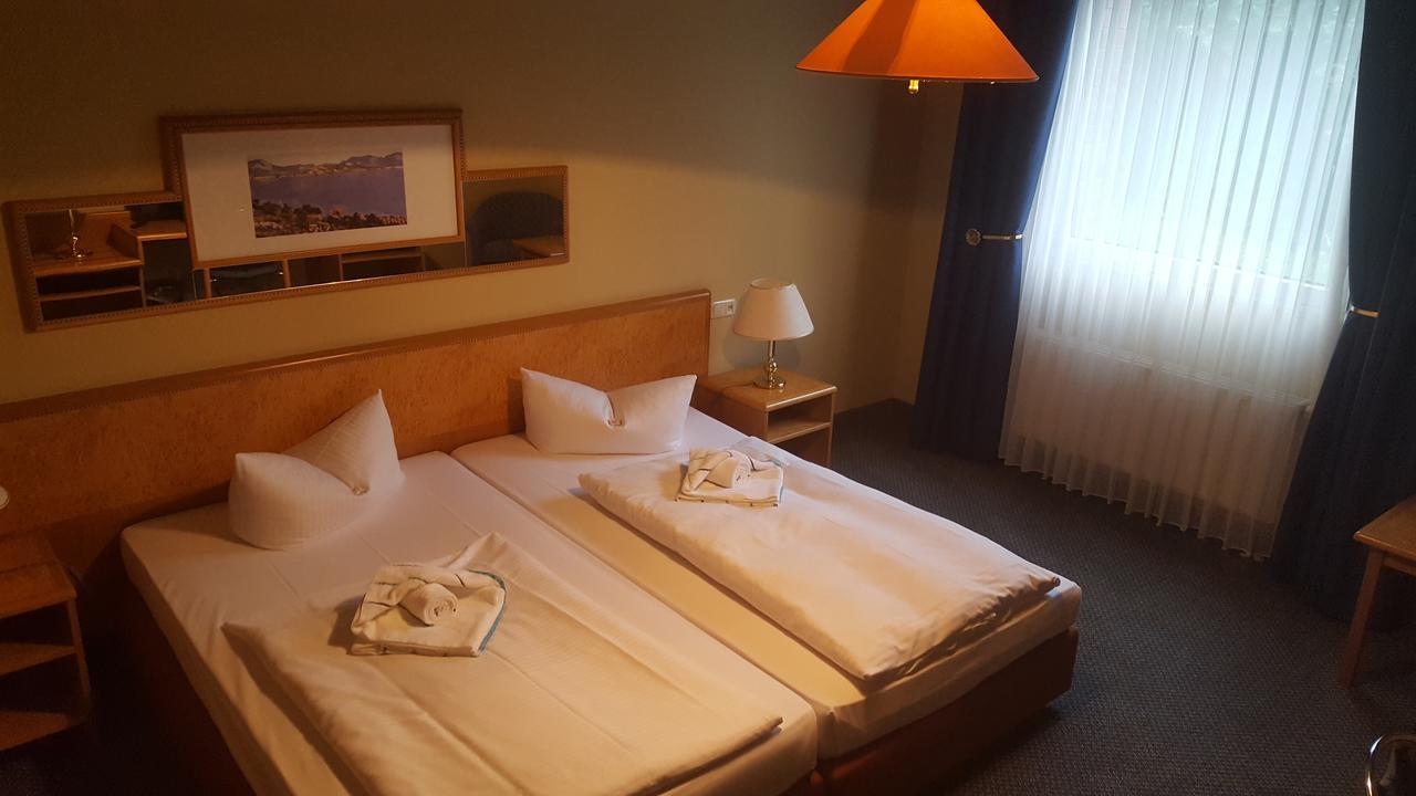 Hotel Ziegenkrug Schweriner Tor Pampow エクステリア 写真