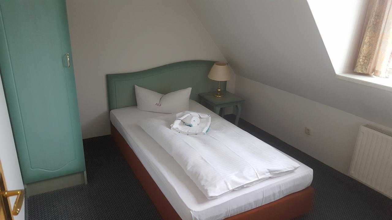 Hotel Ziegenkrug Schweriner Tor Pampow エクステリア 写真