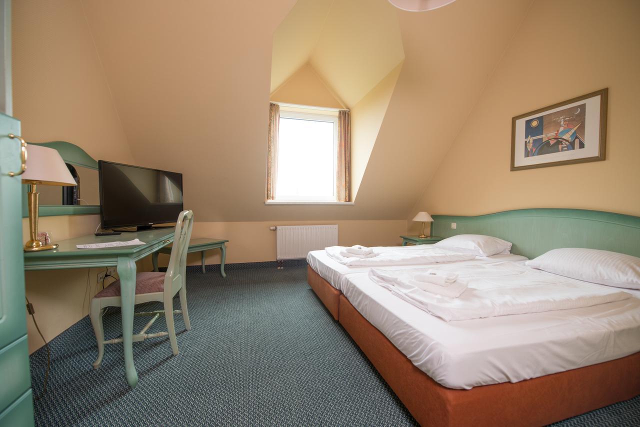 Hotel Ziegenkrug Schweriner Tor Pampow エクステリア 写真