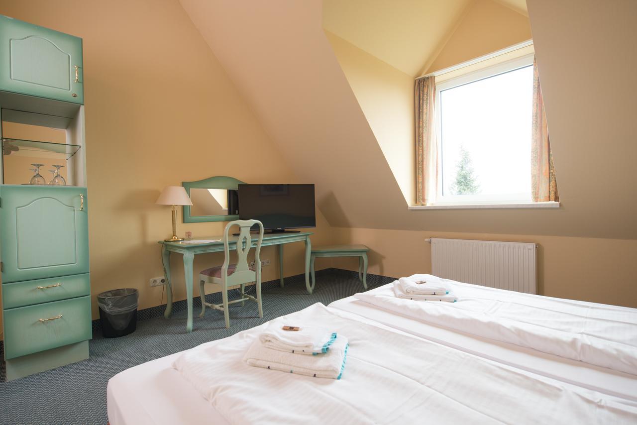 Hotel Ziegenkrug Schweriner Tor Pampow エクステリア 写真